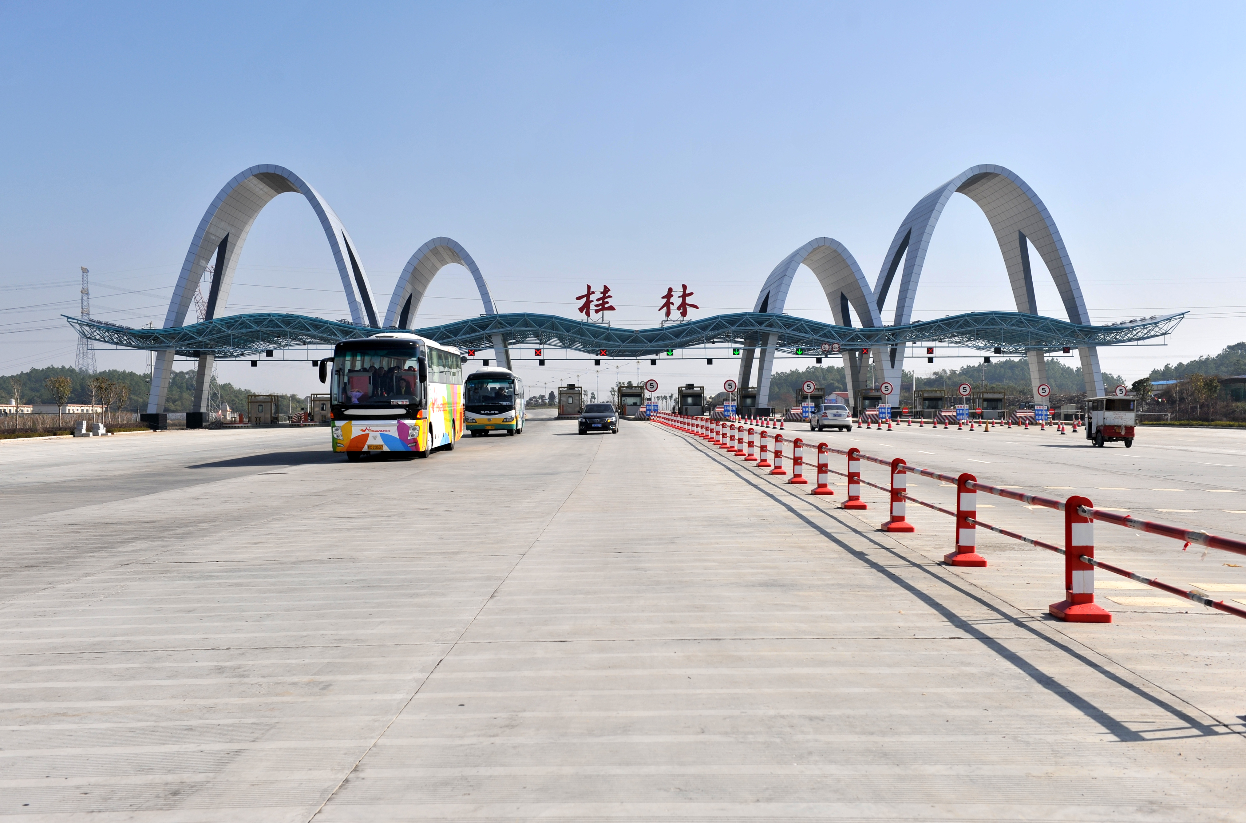 桂林两江机场到桂林北站滴滴，桂林两江机场到桂林站大巴时刻表